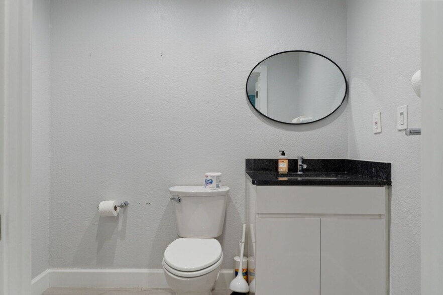 More Photos Of 17110 Gunn Hwy, Odessa Loft Creative Space For Sale