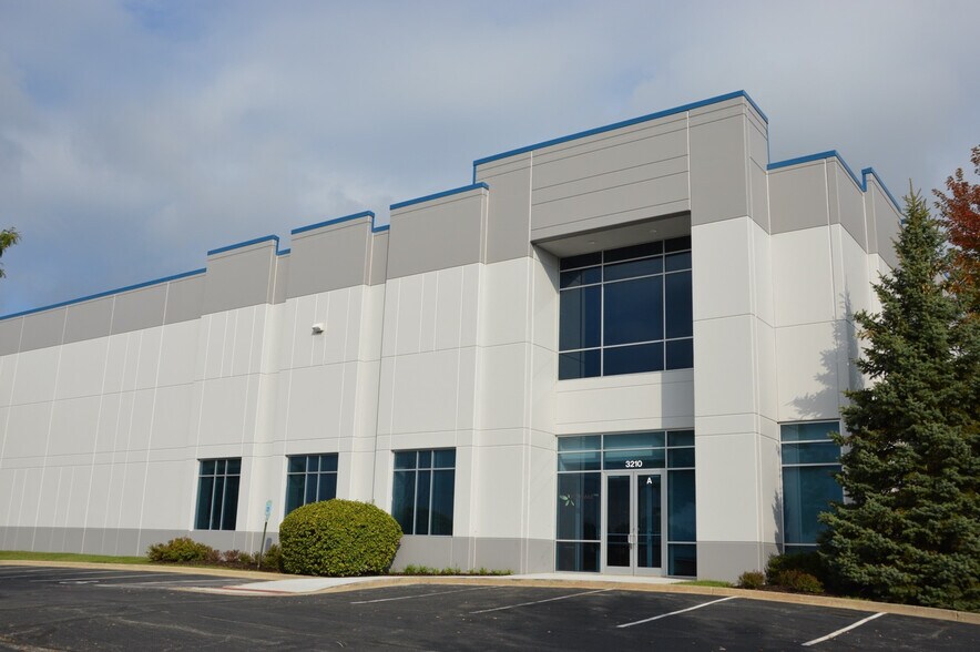 Primary Photo Of 3210 Oak Grove Ave, Waukegan Warehouse For Lease