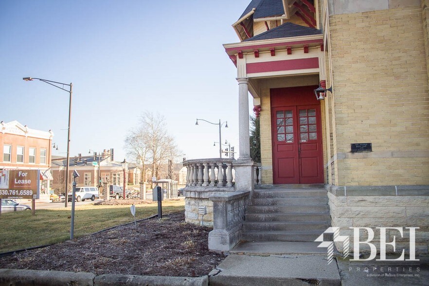 More Photos Of 11 N Batavia Ave, Batavia Office For Sale