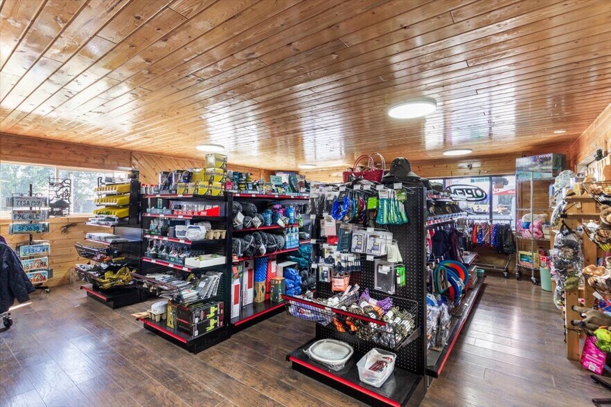 More Photos Of 3370 Highway 20, Island Park Service Station For Sale