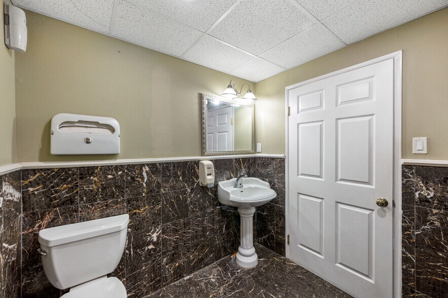 More Photos Of 12501 Philadelphia St, Whittier Office For Sale