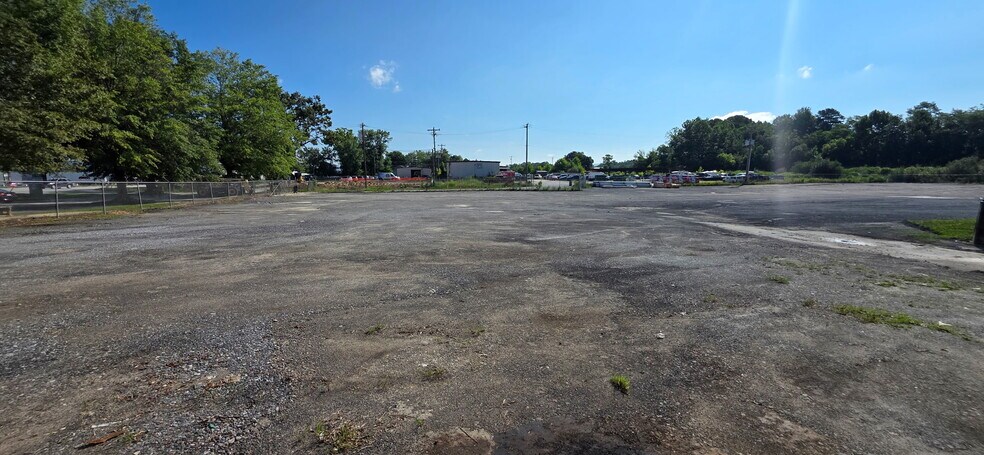 More Photos Of 5130 Hendersonville Rd, Fletcher Warehouse For Lease