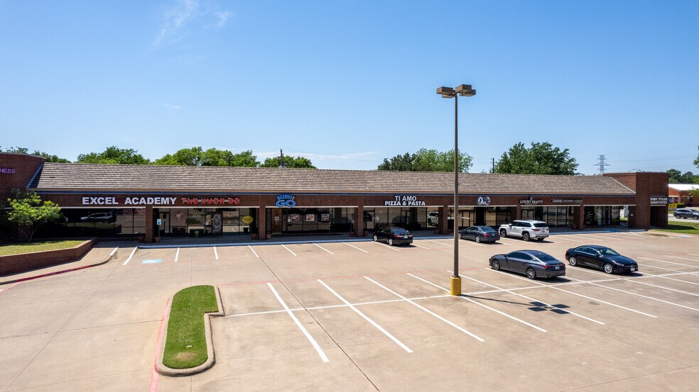 More Photos Of 109-189 W Harwood Rd, Hurst Unknown For Lease