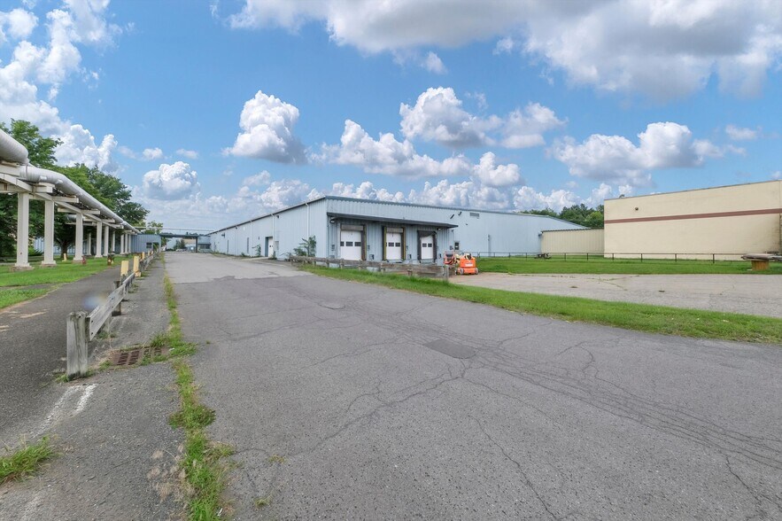 More Photos Of 90-98 Boices Ln, Kingston Warehouse For Sale
