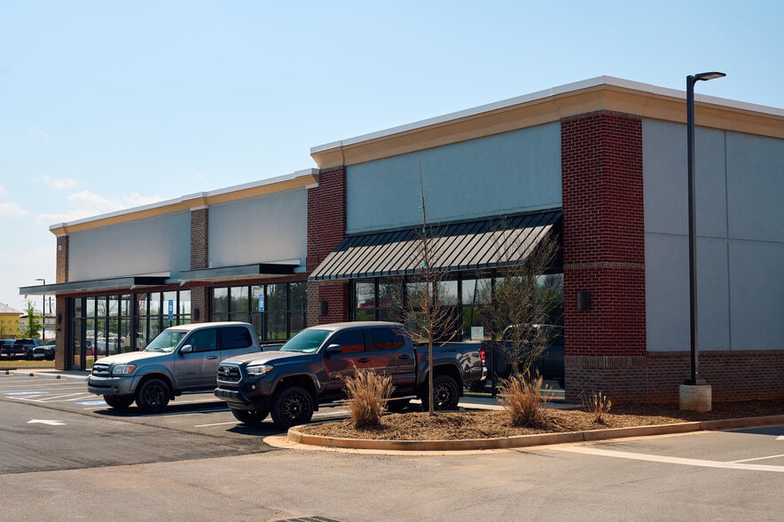 More Photos Of 680 MarketPlace Blvd, Locust Grove Storefront For Lease