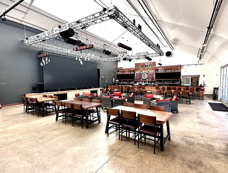 More Photos Of 64 Franklin St, Worcester Storefront Retail Residential For Lease