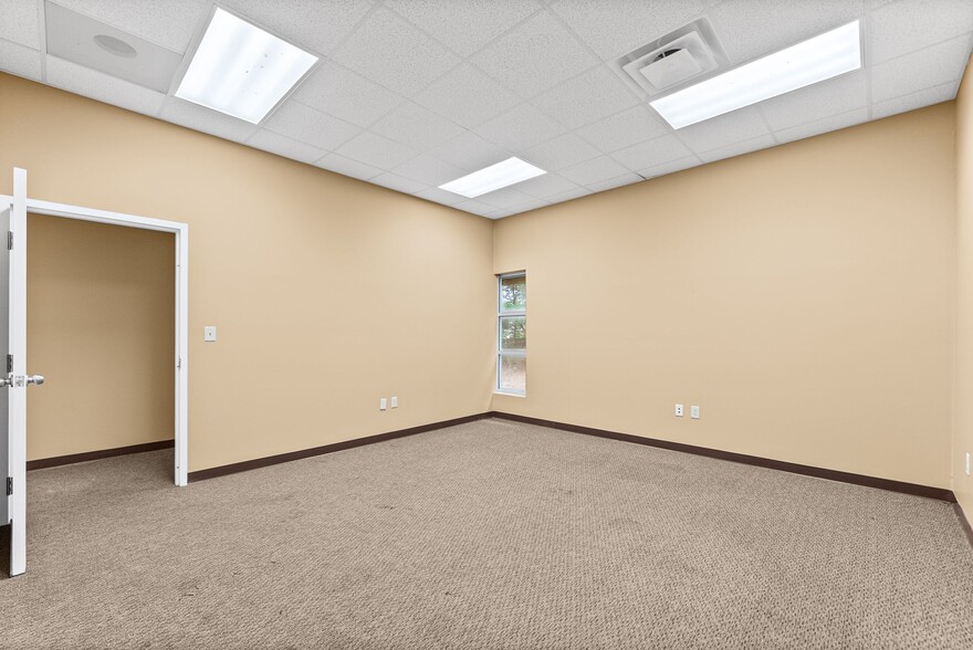 More Photos Of 2231 Stokes Rd, Clarksville Storefront Retail Office For Lease