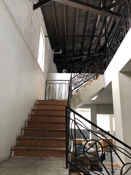 More Photos Of 95 N Arroyo Pky, Pasadena General Retail For Sale