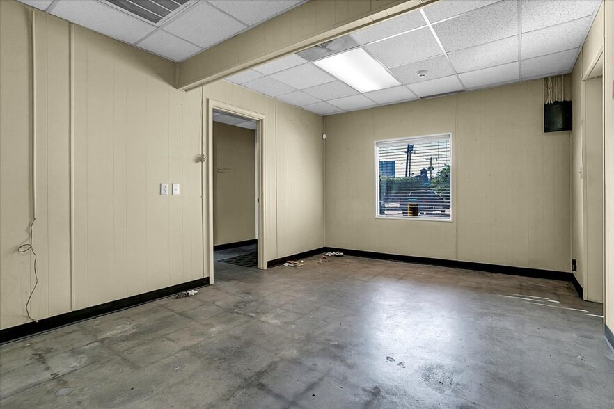 More Photos Of 1 Pete Hollis Blvd, Greenville Auto Repair For Sale