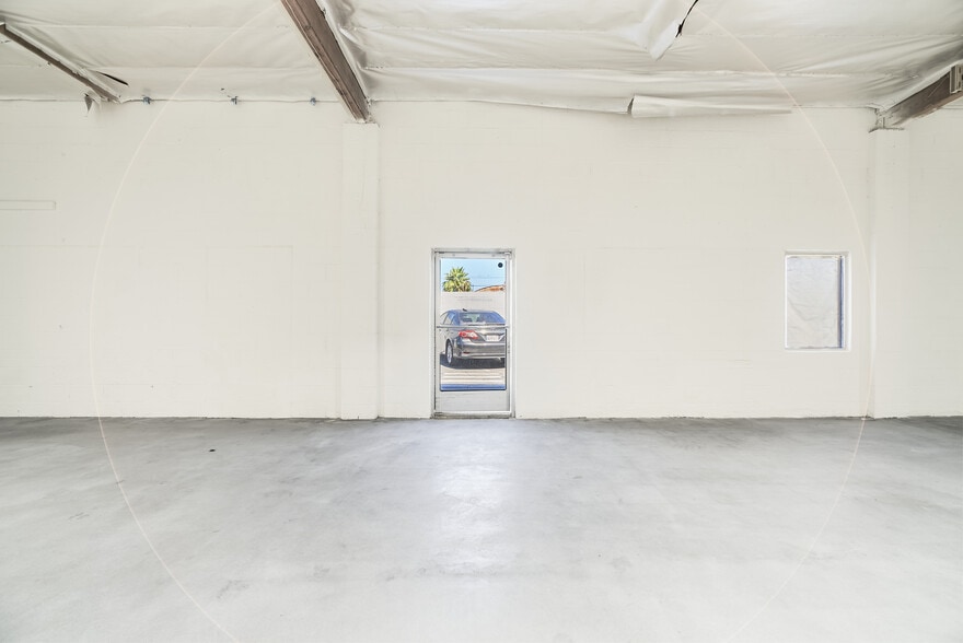 More Photos Of 15013-15019 Califa St, Van Nuys Manufacturing For Lease