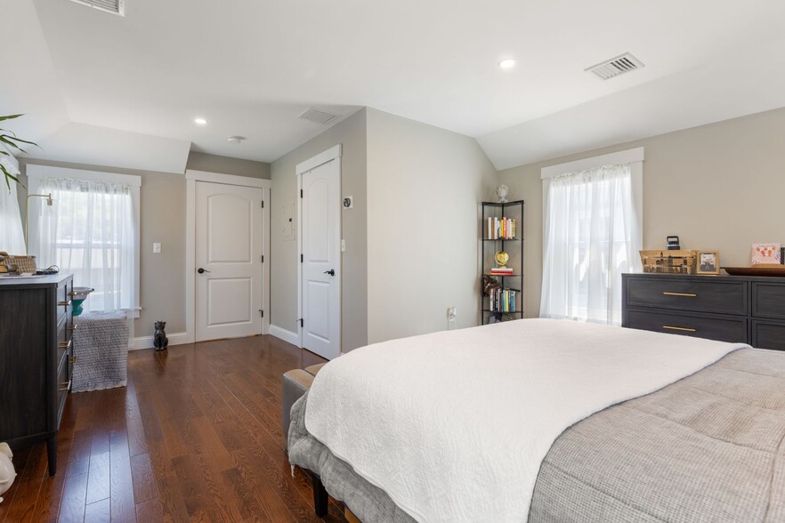More Photos Of 67 North St, Hingham Apartments For Sale
