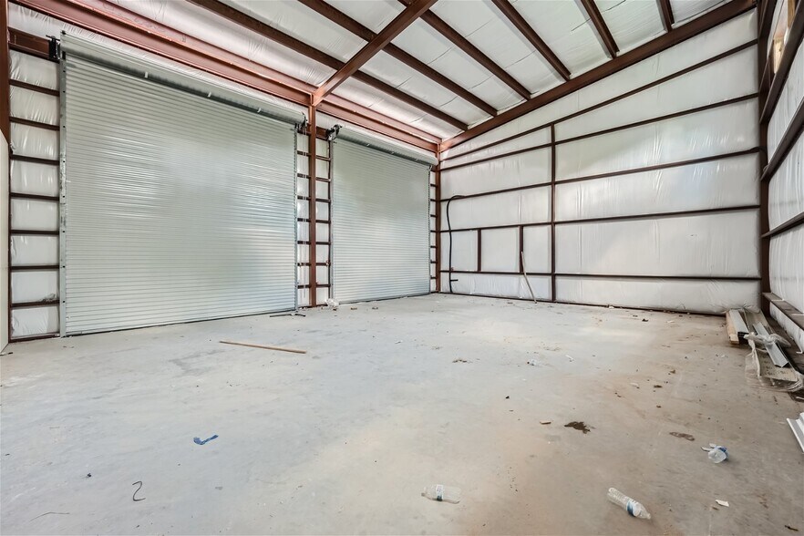 More Photos Of 16400 Parkview Dr, Austin Light Manufacturing For Lease