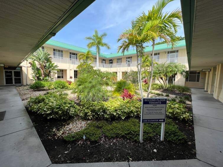 More Photos Of 671 Goodlette Rd N, Naples Medical For Lease
