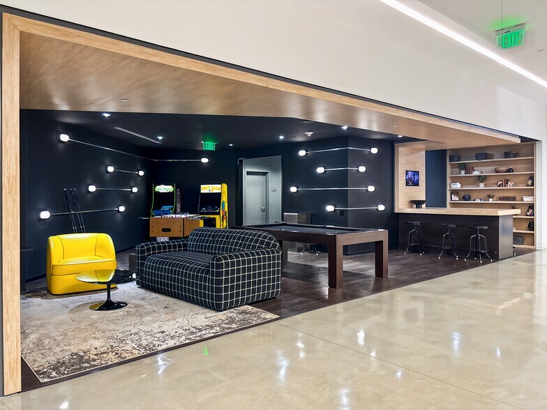 More Photos Of 3900 W Alameda Ave, Burbank Coworking Space