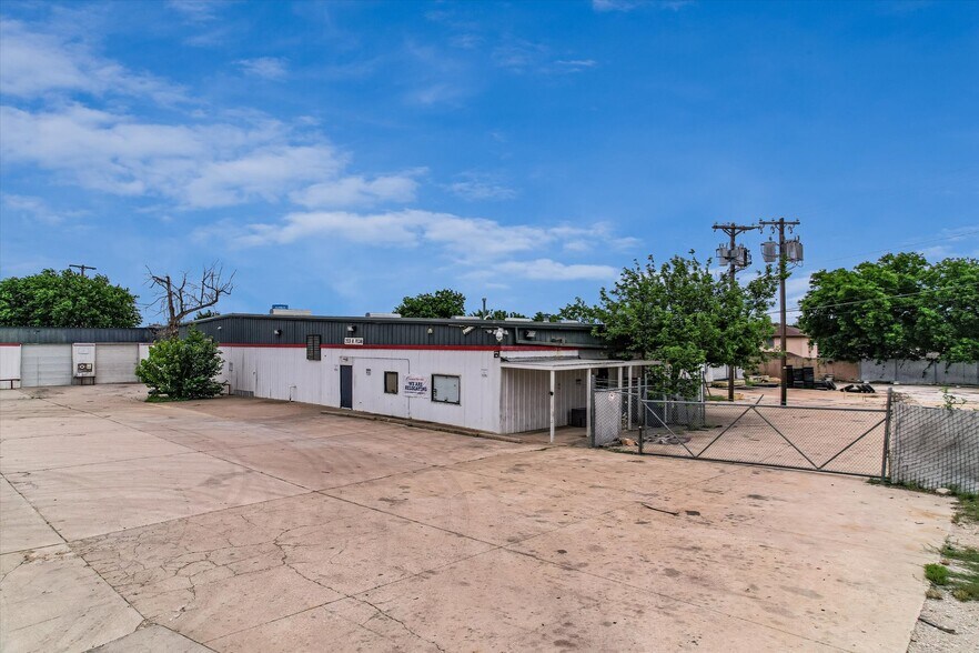 More Photos Of 2939 W Pecan St, Pflugerville Warehouse For Lease