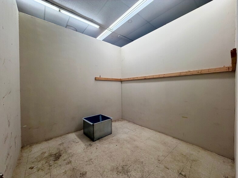 More Photos Of 5068 W Colonial Dr, Orlando Storefront For Sale