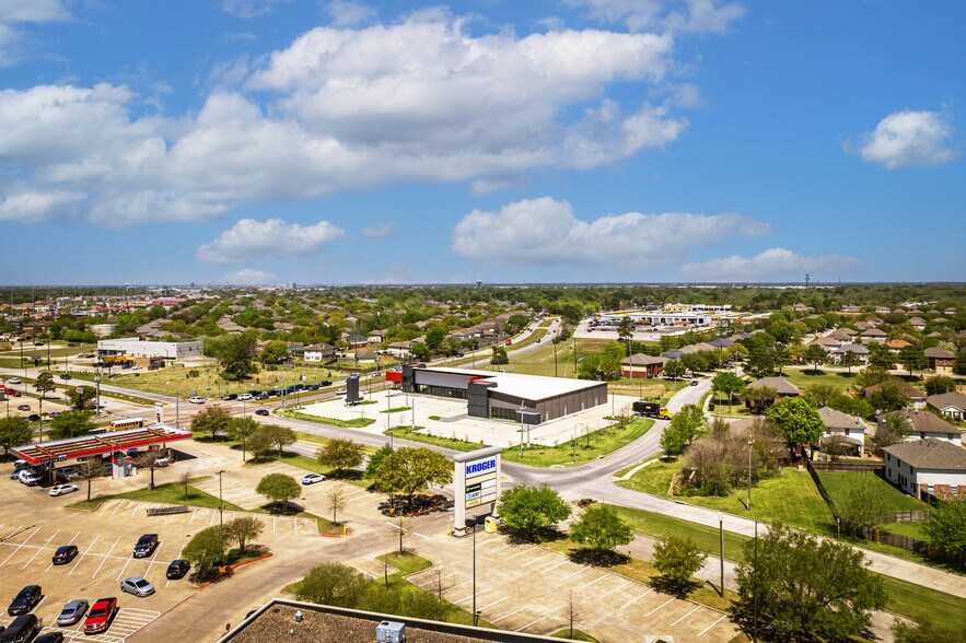 More Photos Of 9802 Antoine Dr, Houston Storefront Retail Office For Lease