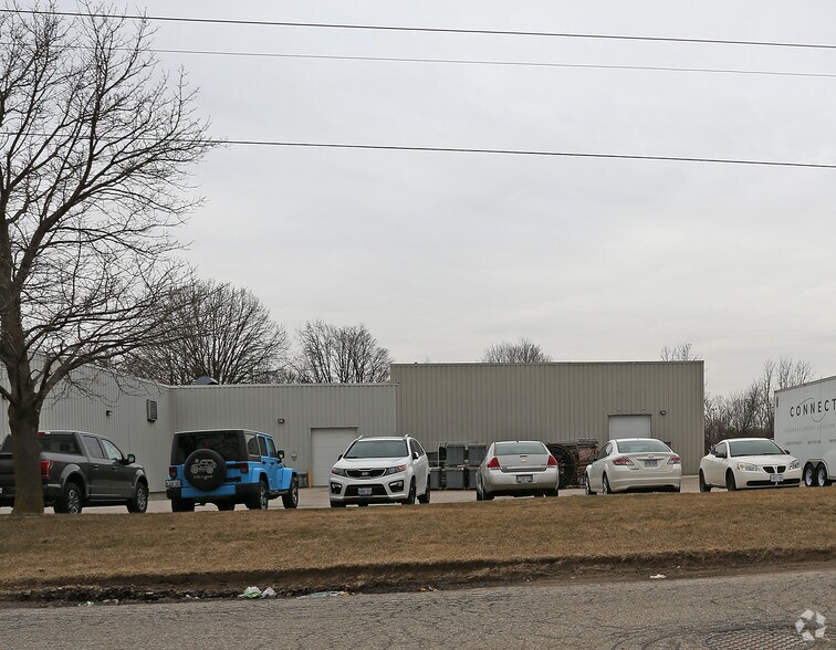 More Photos Of 139 Dearborn Pl, Waterloo Warehouse For Lease