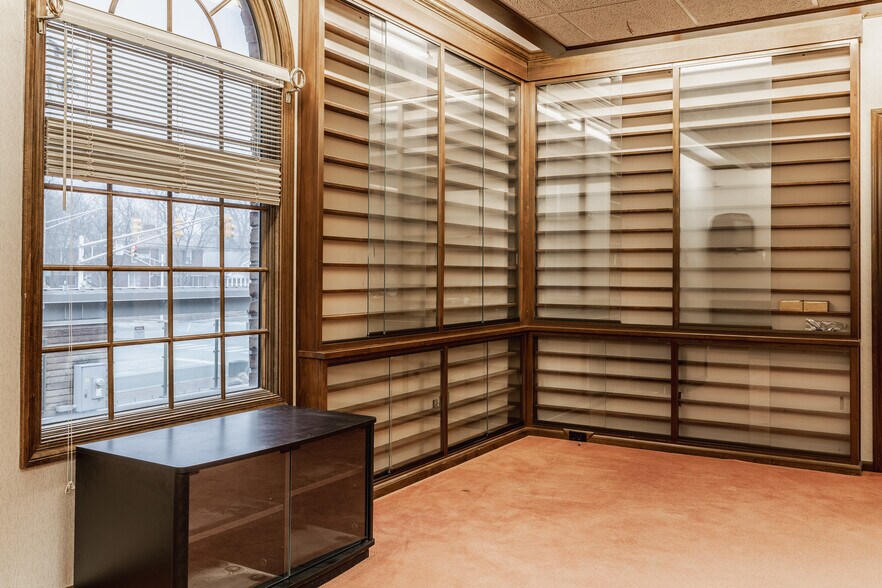 More Photos Of 6575 N College Ave, Indianapolis General Retail For Sale