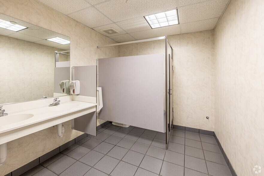 More Photos Of 603 Pilot House Dr, Newport News Office For Lease