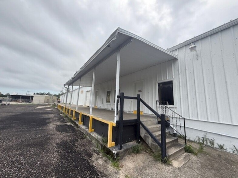 More Photos Of 479 Zoo Pky, Jacksonville Warehouse For Lease