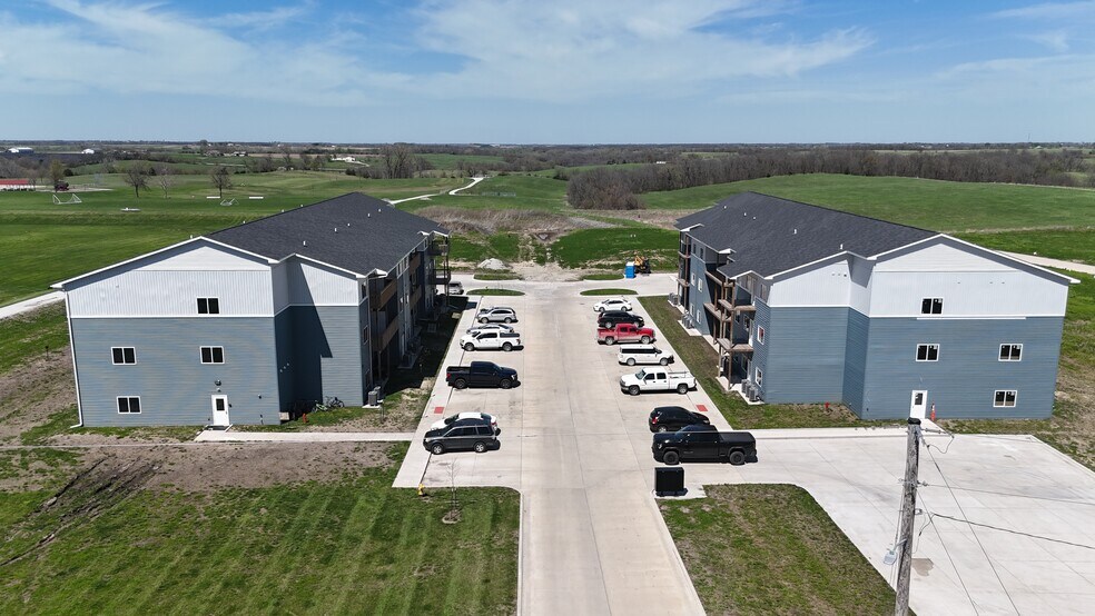 More Photos Of 1833 Curtis Ave, Chariton Apartments For Sale