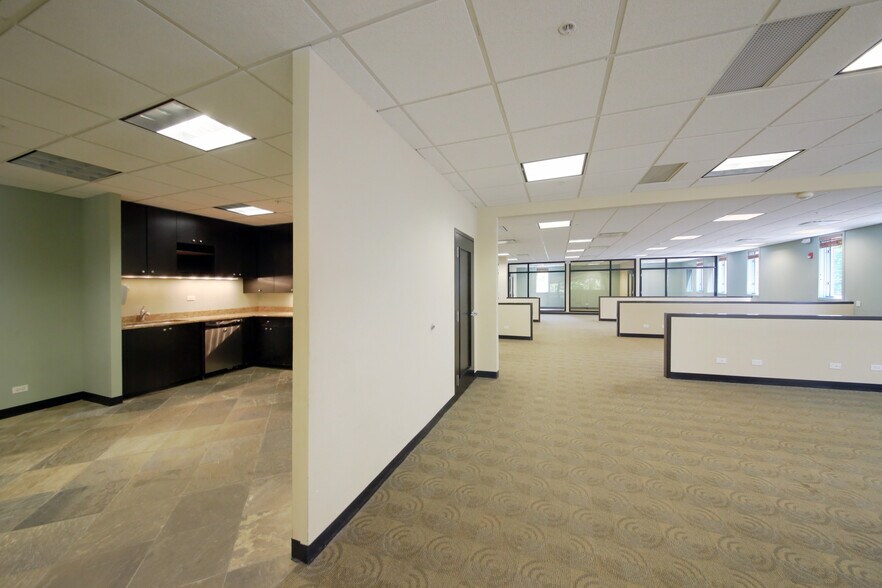 More Photos Of 191 E Deerpath Rd, Lake Forest Office For Lease