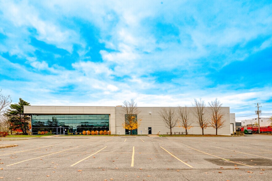 More Photos Of 830 Rue Delage, Longueuil Warehouse For Lease