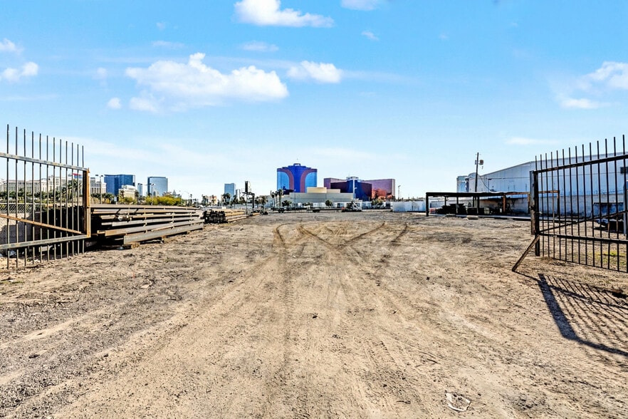 More Photos Of 3635 Polaris Ave, Las Vegas Industrial For Lease