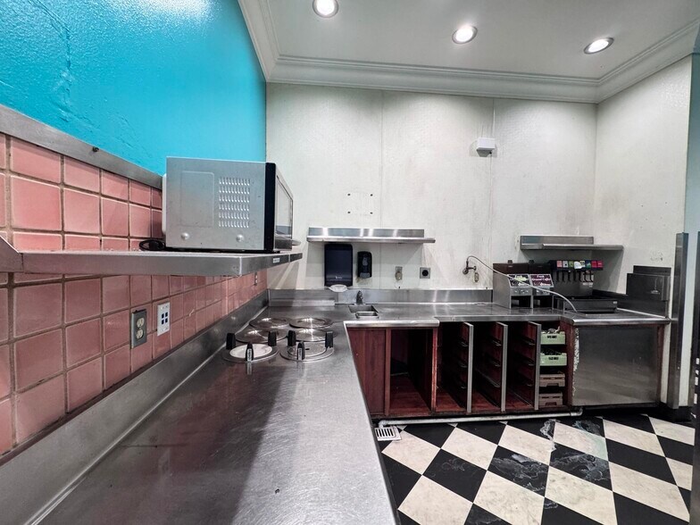 More Photos Of 1987 Hilltop Dr, Redding General Retail For Lease