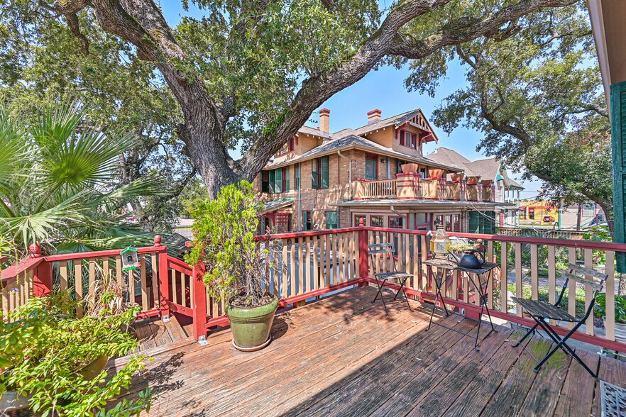 More Photos Of 2911 Broadway St, Galveston Office For Sale