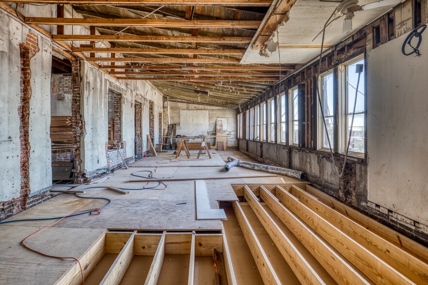 More Photos Of 214 E Main St, Brenham Office Residential For Sale