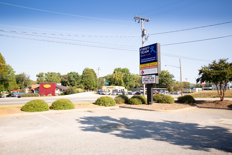 2520 Wade Hampton Blvd, Greenville, SC 29615 For Lease