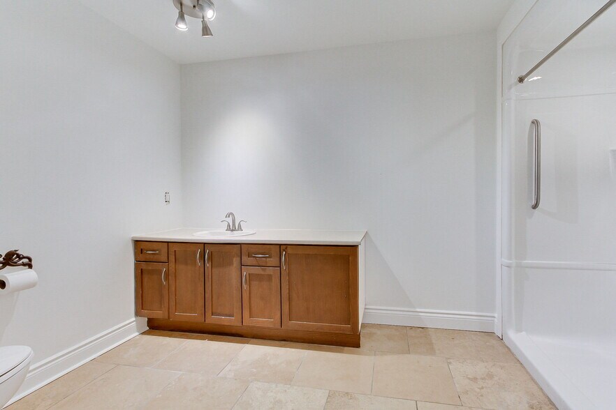 More Photos Of 395 Bay St W, Brock Office For Sale