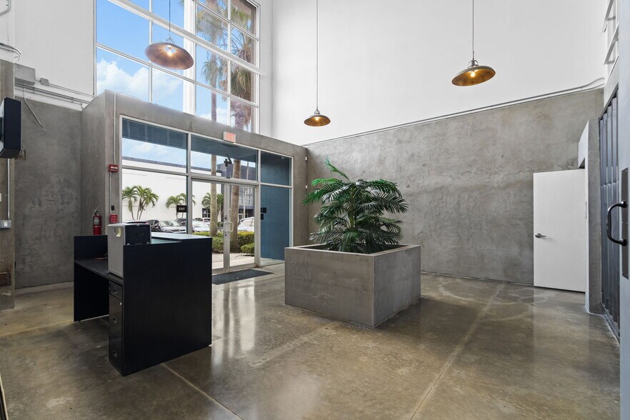 More Photos Of 7620 NW 25th St, Miami Distribution For Sale