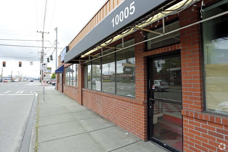 More Photos Of 10001 Aurora Ave N, Seattle Storefront Retail Office For Lease