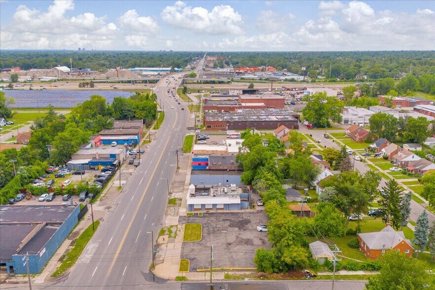 More Photos Of 12010 Greenfield Rd, Detroit General Retail For Sale