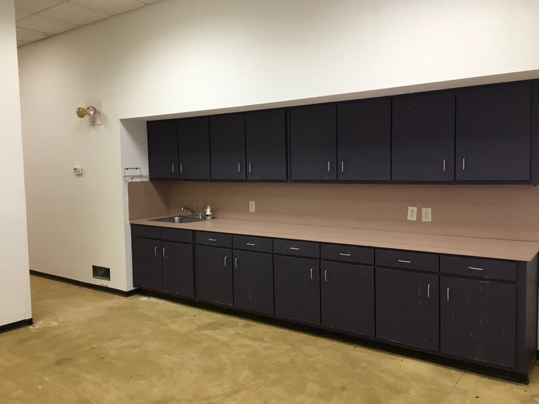 More Photos Of 1309-1315 Milstead Ave NE, Conyers Medical For Sale