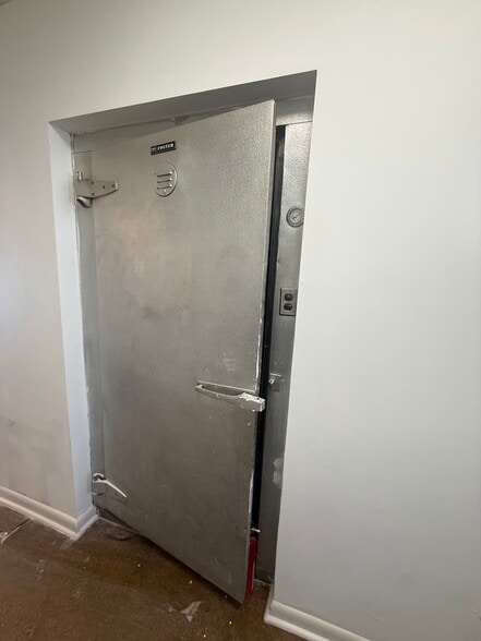 More Photos Of 211 W Clinton Ave, Oaklyn Storefront Retail Residential For Sale