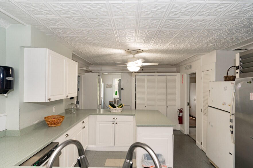 More Photos Of 8 Jennifer Dr, Merrimack Flex For Sale