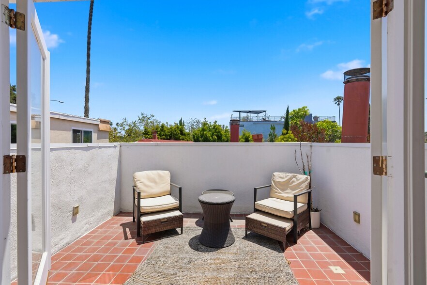 More Photos Of 521 Venice Way, Venice Apartments For Sale