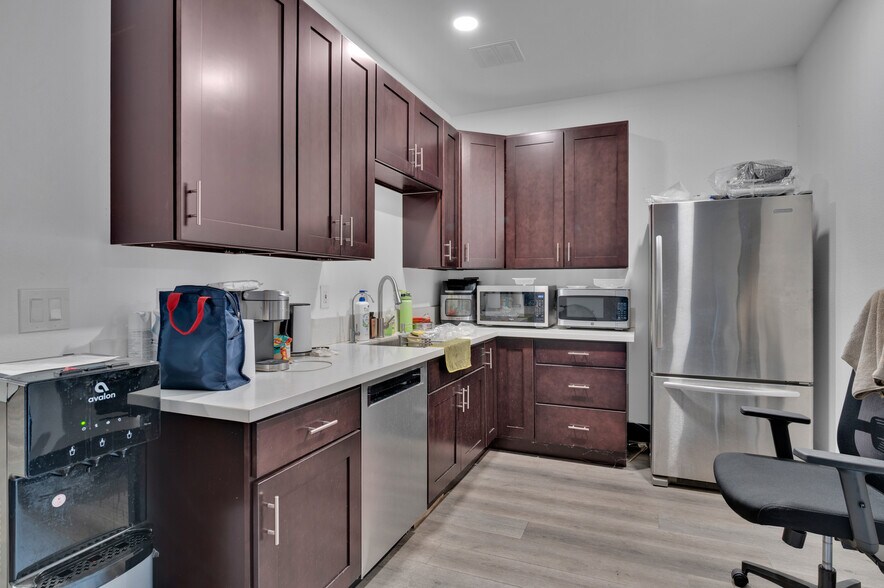 More Photos Of 23231 Vista Grande Dr, Laguna Hills Warehouse For Sale