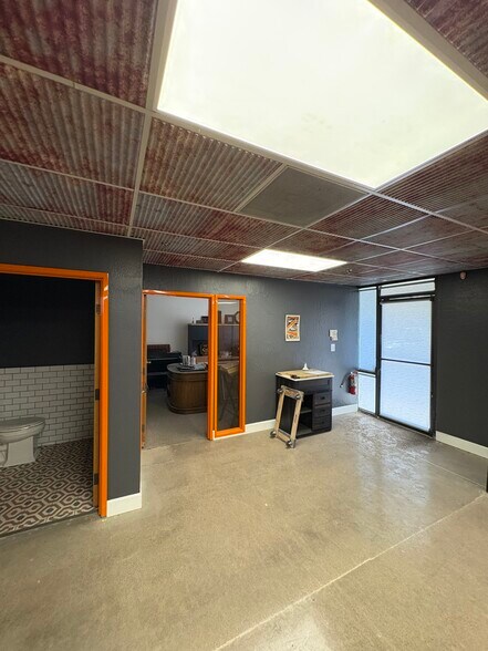 More Photos Of 2346 E University Dr, Phoenix Warehouse For Sale