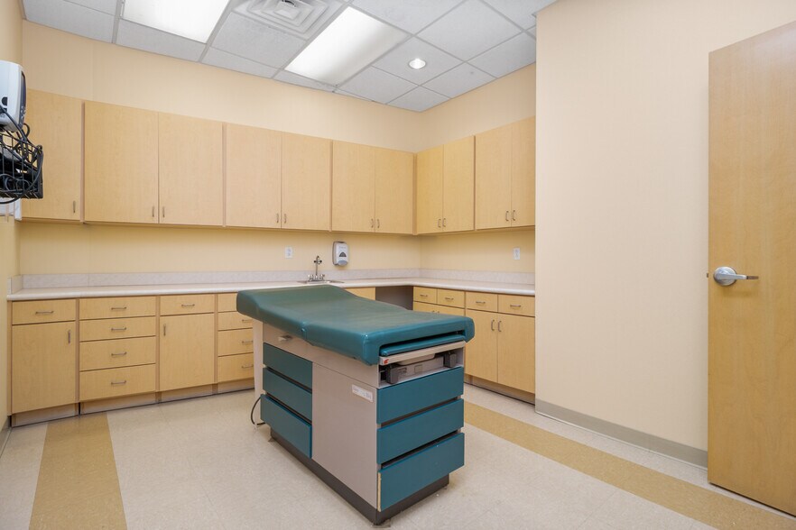 More Photos Of 200 City Hill Dr, London Medical For Sale