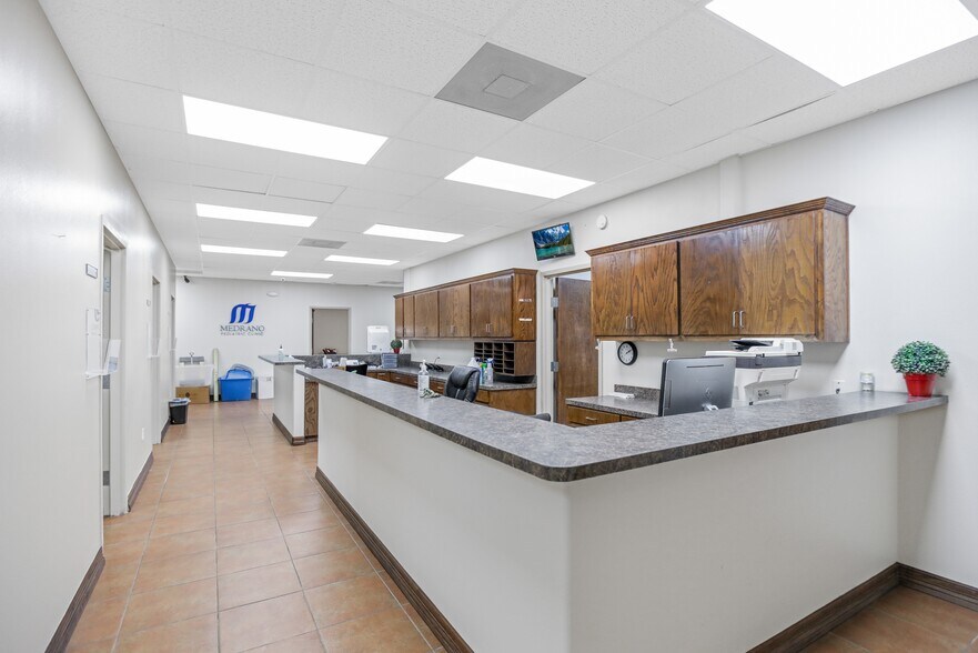 More Photos Of 802 E Expressway 83, La Joya General Retail For Sale