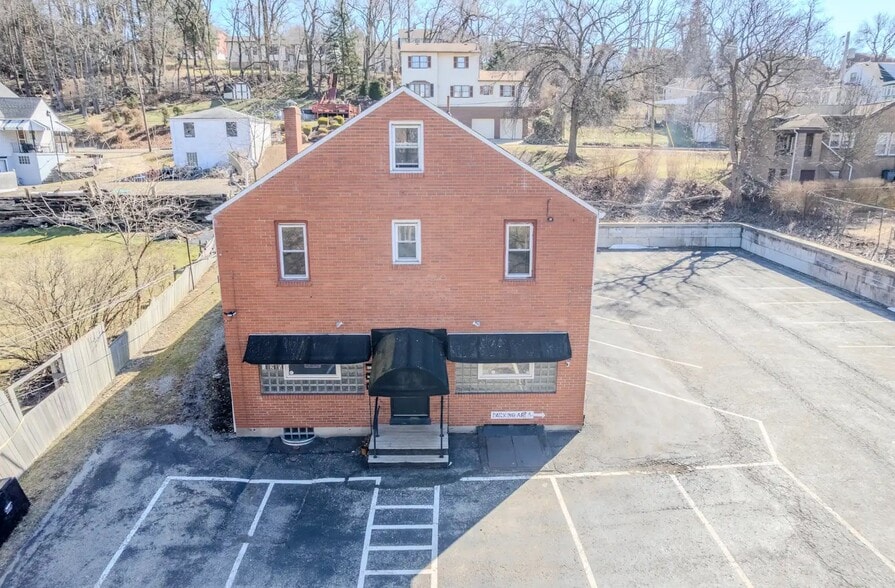 Primary Photo Of 825 5th Ave, East McKeesport Bar For Lease