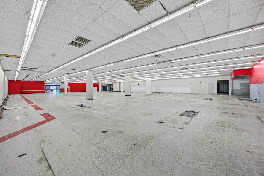 More Photos Of 3 Geddes Street Ext, Holley Supermarket For Sale