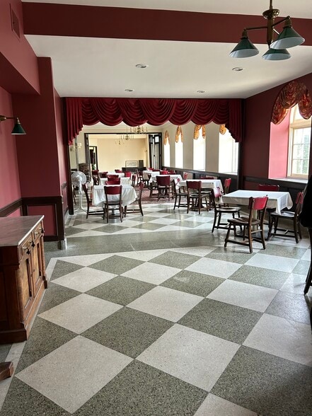 More Photos Of 103 E Maple Ave, Beaver Dam Apartments For Sale