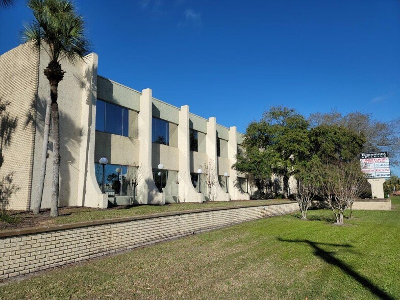 More Photos Of 5104 N Orange Blossom Trl, Orlando Office Residential For Lease