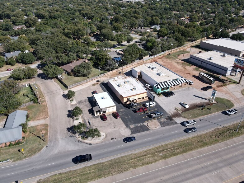 More Photos Of 2303 S Danville Dr, Abilene Office For Lease